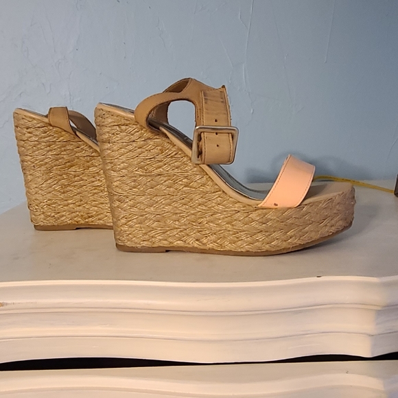 Steve Madden peach wedges. - Picture 1 of 6